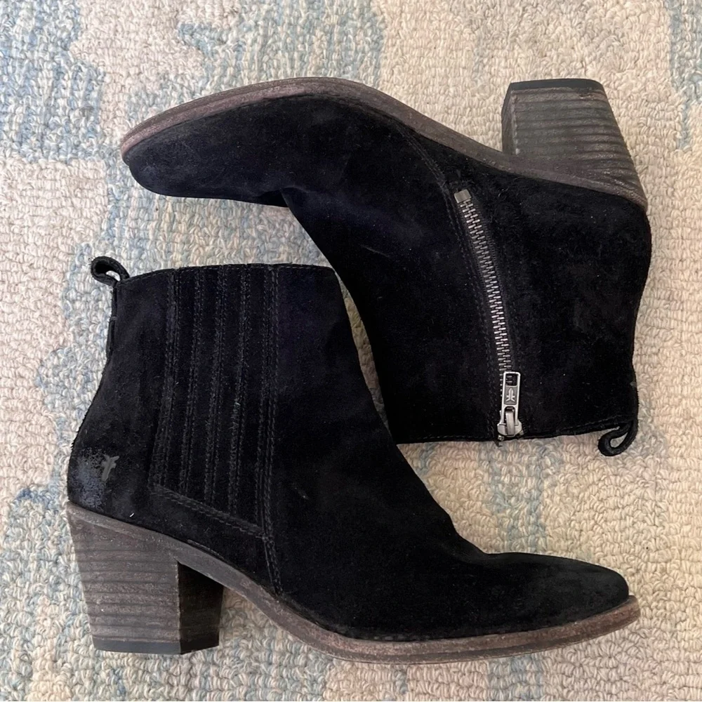 FRYE BLACK SUEDE LEATHER  'ALTON' CHELSEA ANKLE BOOTIES SIZE 7.5B
